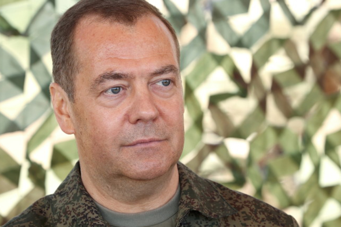 Дмитрий Медведев пита колко дълго САЩ ще 